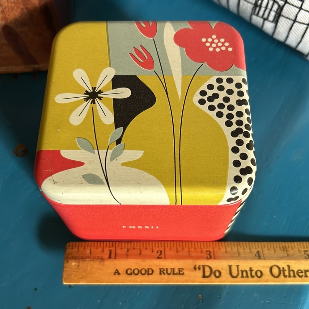 FOSSIL Metal Watch Box - Picture 7 of 9